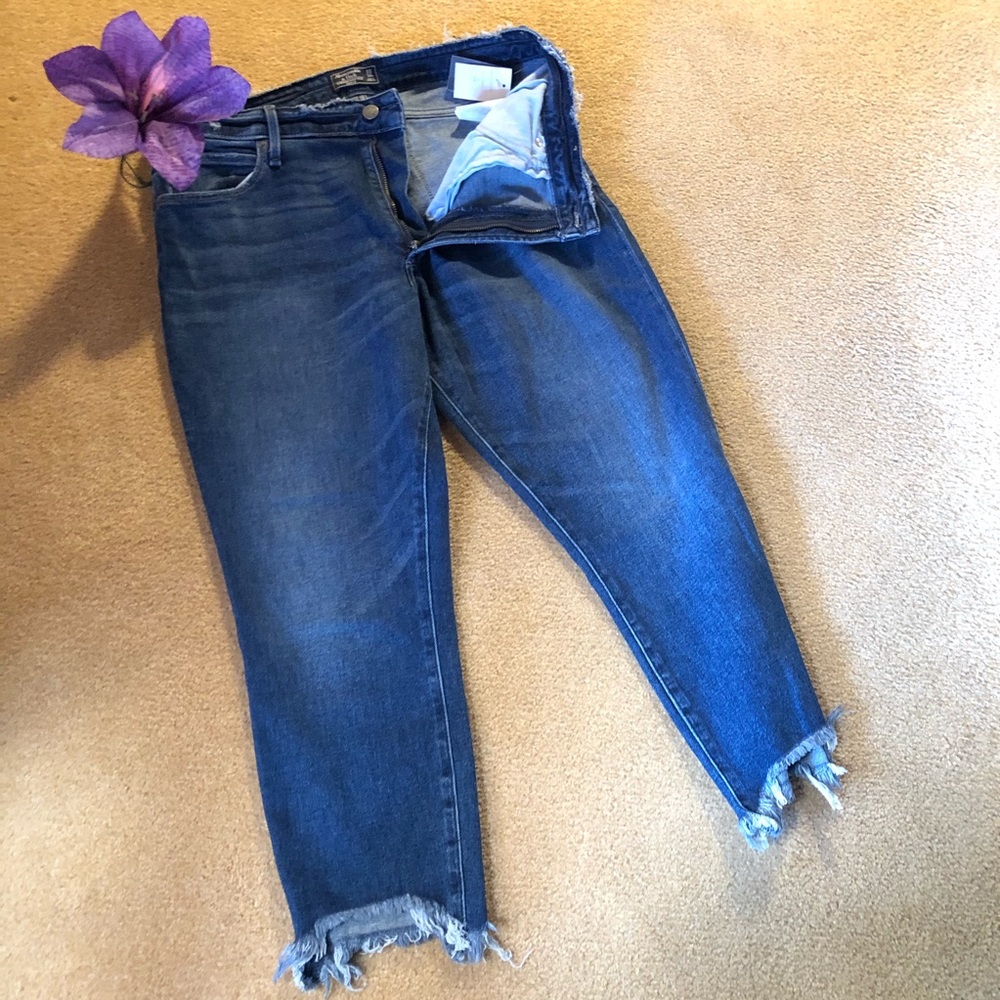 Abercrombie & Fitch High rise Jean NWT